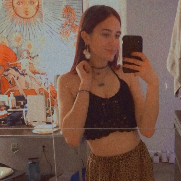 Meet your Posher, Becca - Picture 3 of 7